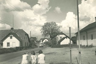 střed obce - pohled směrem na Krnov